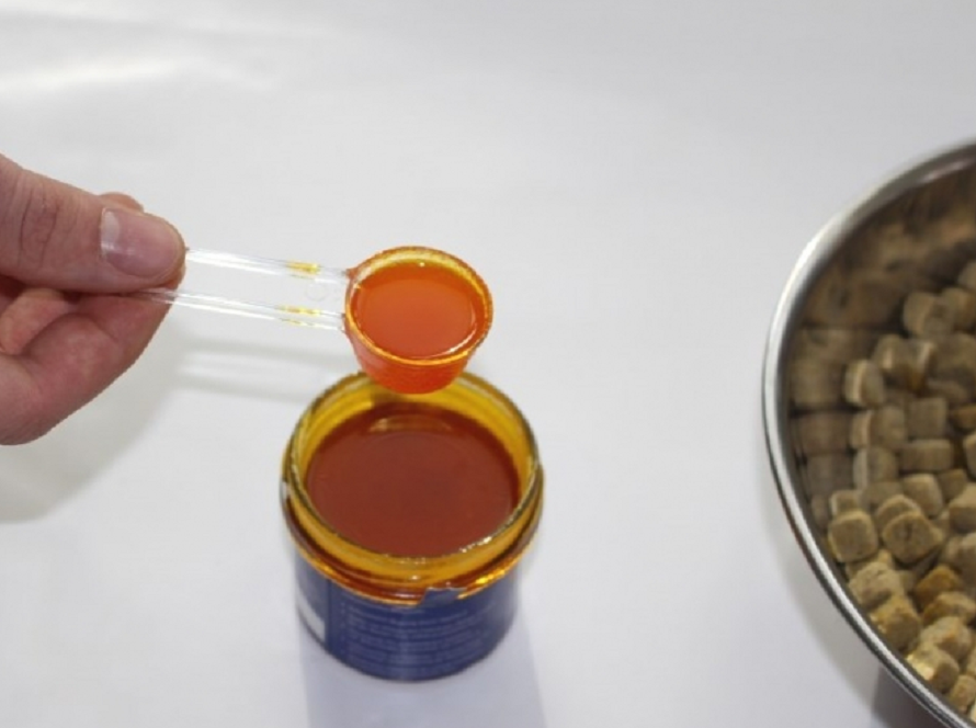 A spoonful of liquid Palmgloss having been removed from the jar